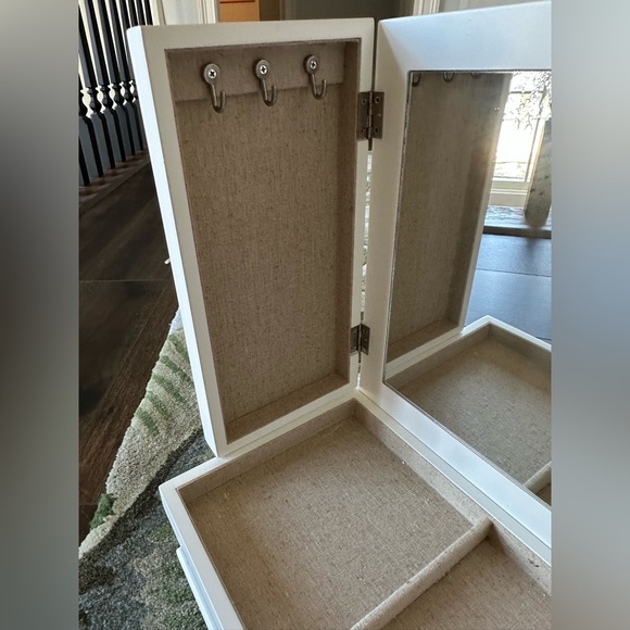 NWT Cynthia Rawley White Wood Drawer Jewelry Organizer with Mirror - Picture 4 of 11